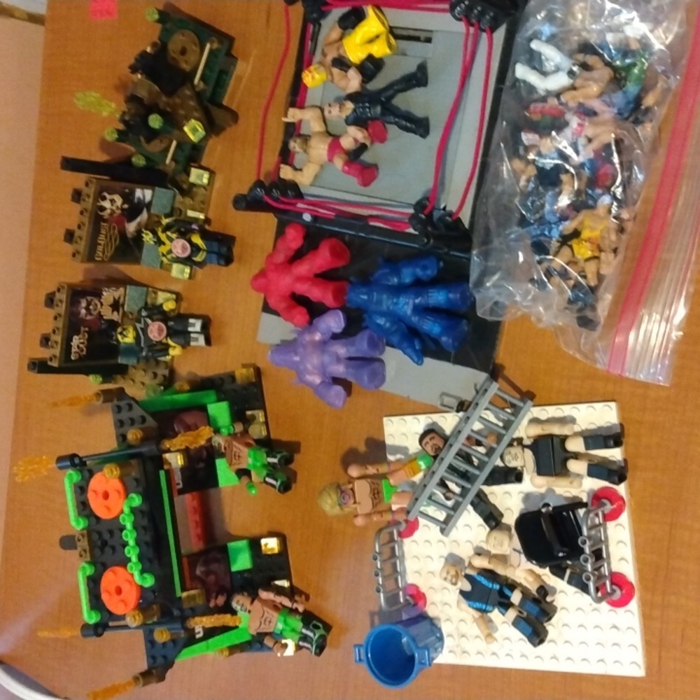 Stack Down mini wrestling sets